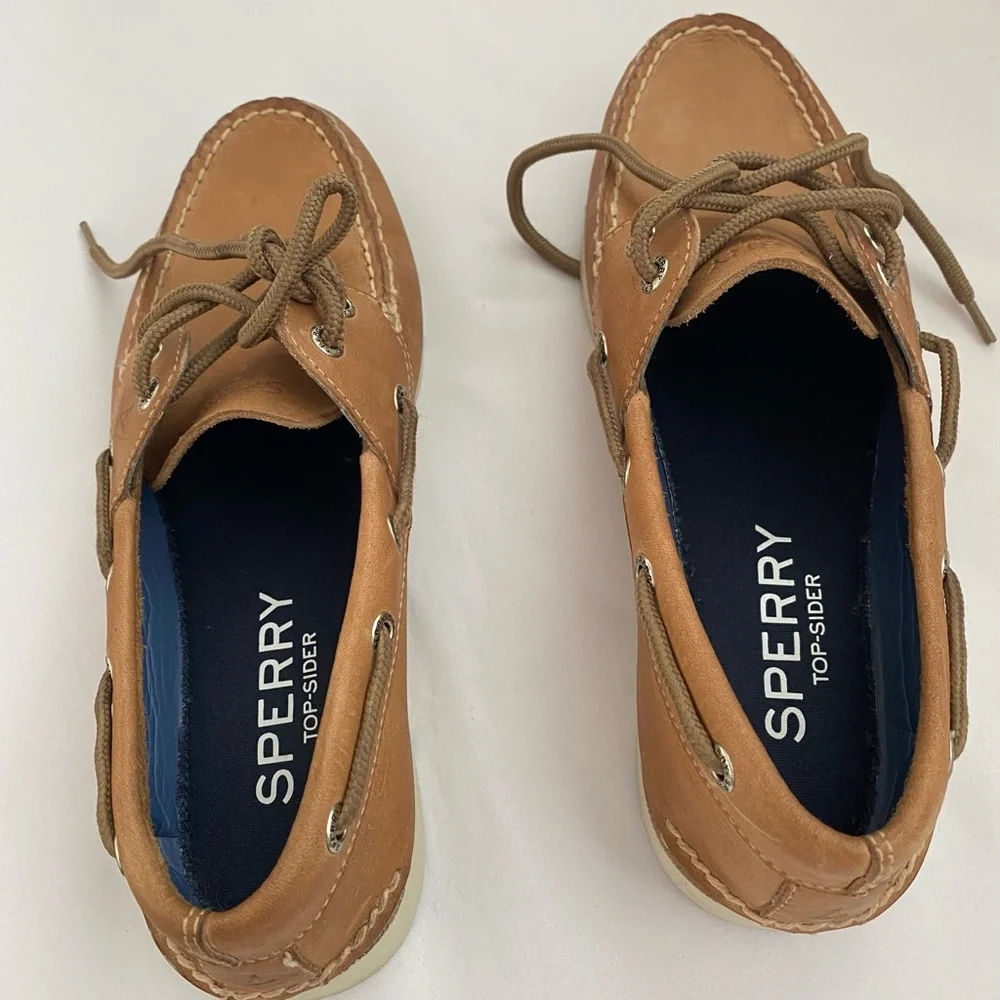 Men’s Sperry Authentic Original 2-Eye Boat Shoe Size 8M. Lace closure. Leather